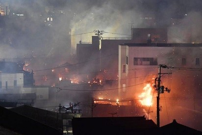 【影】日新潟大火狂燒7小時! 民驚:像空襲 | 