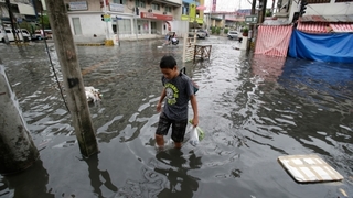 颱風納坦襲菲律賓 釀3死、38萬人撤離