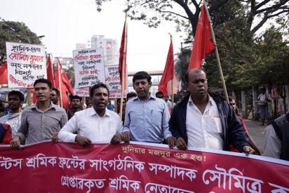 慘! 孟加拉工人月薪僅2K 街頭抗議遭開除 | 工人上街頭抗議 卻遭僱主開除