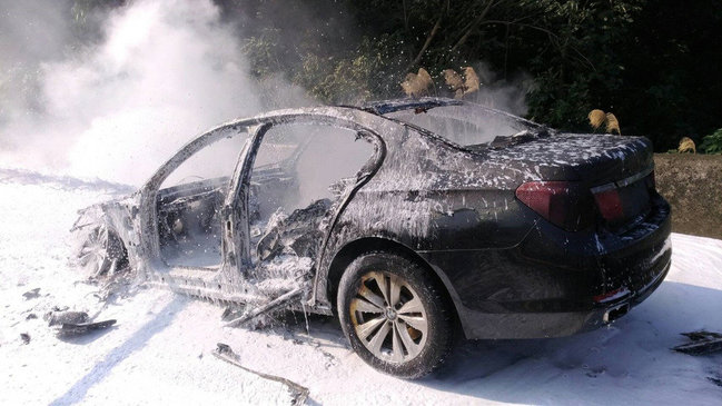 國3土城南下段BMW大7火燒車 駕駛輕傷 | 華視新聞