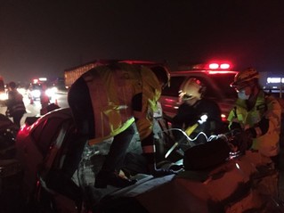 國道四號豐原路段嚴重車禍 1男子搶救宣告不治