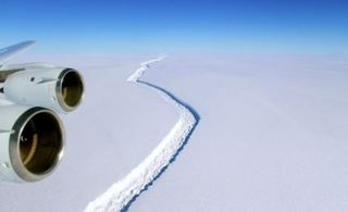 南極最大冰架快崩裂 全球暖化是主因