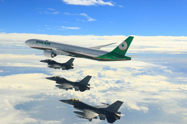 "英捷專案"啟動! 總統專機4架F-16戰機護航 | 華視新聞