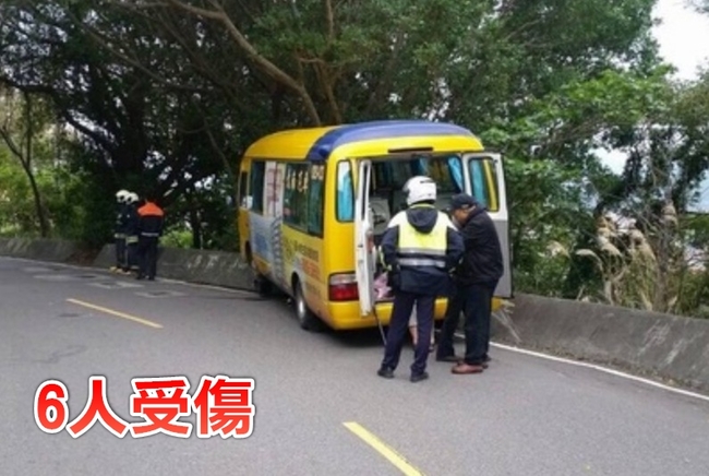 北投公車撞護欄 6乘客受傷送醫 | 華視新聞