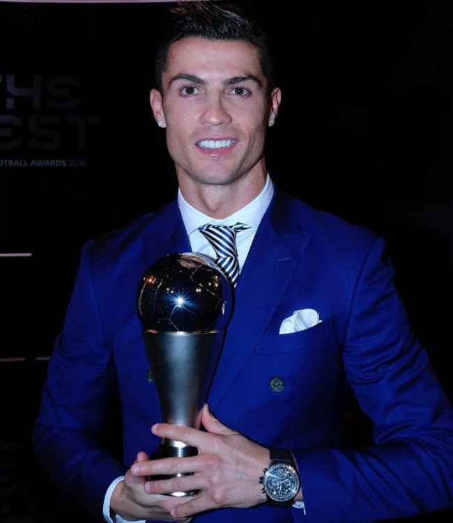 C羅拿下2016世界足球先生 第4度獲獎 | 華視新聞