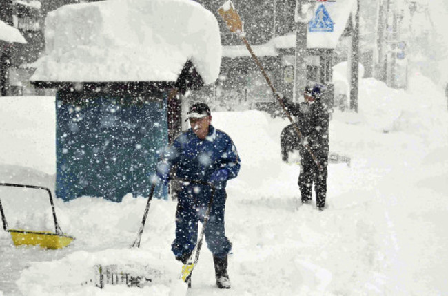 日本遇少見暴風雪 1老婦遭雪埋身亡 | 華視新聞