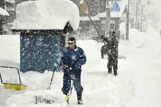 日本遇少見暴風雪 1老婦遭雪埋身亡