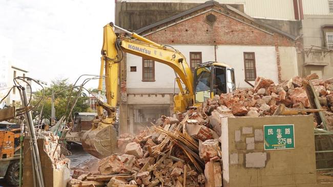 紅樓老屋遭拆 作家諷:想看拆老屋就來彰化 | 華視新聞