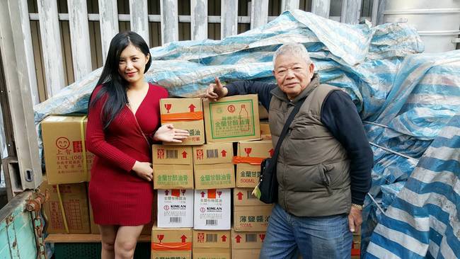 華視寒冬送暖 捐物資助刈包吉宴請街友 | 華視新聞