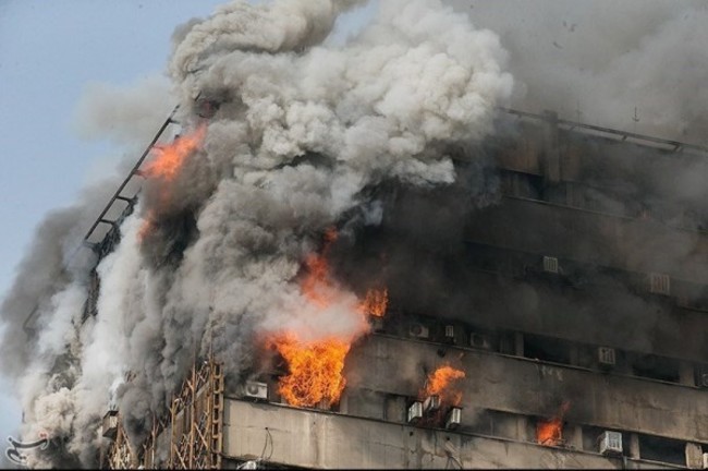 德黑蘭摩天樓大火 30消防員為救援喪生 | 華視新聞
