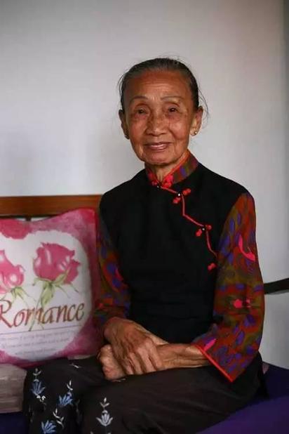 周星馳御用阿婆 94歲終身不婚原因曝光... | 電影片段。翻攝自龍祥電影。