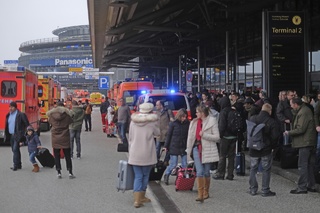 德漢堡機場出現異味 50人不適百名旅客疏散