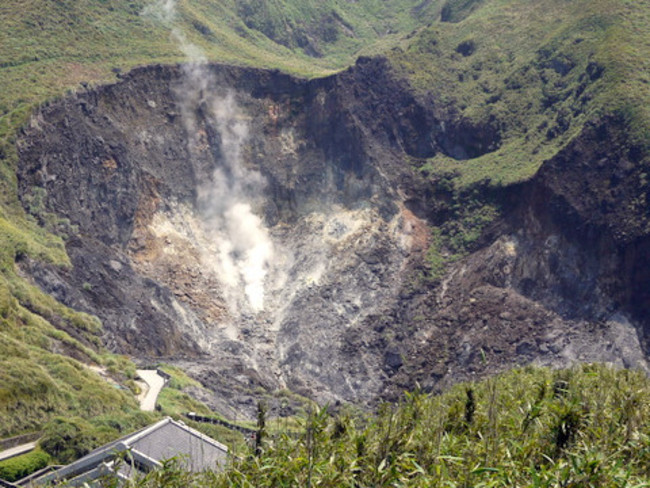 大屯火山是"活火山"! 證實:地底有龐大岩漿庫 | 華視新聞