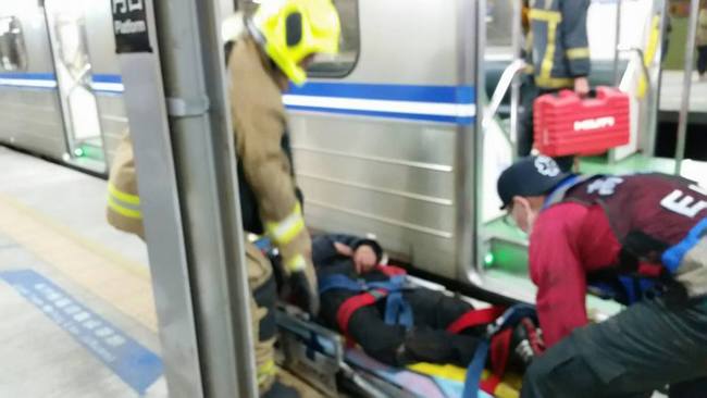 高雄火車站1男子跳軌輕生 骨折擦傷無生命危險 | 華視新聞
