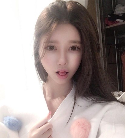 南韓Angelababy 不科學身材讓網友「嫑嫑的」 | 「Siyoung」詩英有「爆乳Angelababy」之稱。（翻攝自Instagram）