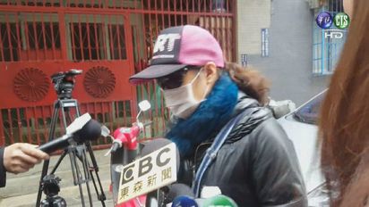 【影】南港女模案梁女被釋放 士檢:限制出境 | 梁姓女子母親出面。