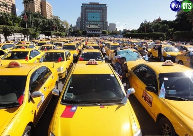 小黃走"UBER"模式? 北市6月推多元化計程車 | 華視新聞