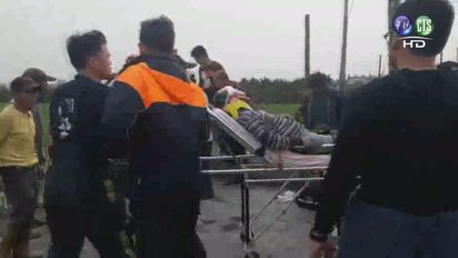 彰化1輕航機墜稻田 駕駛頭部撕裂傷 | 駕駛頭部受傷。