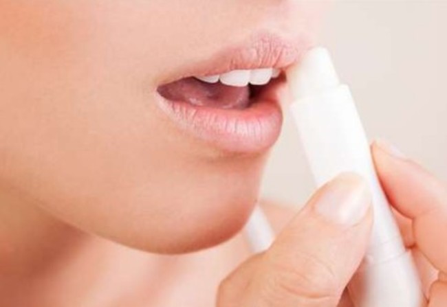 護唇膏含"石蠟"擦久致癌? 食藥署:安啦! | 華視新聞