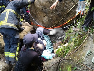 三峽女登山客遭落石砸中 已脫困意識清楚