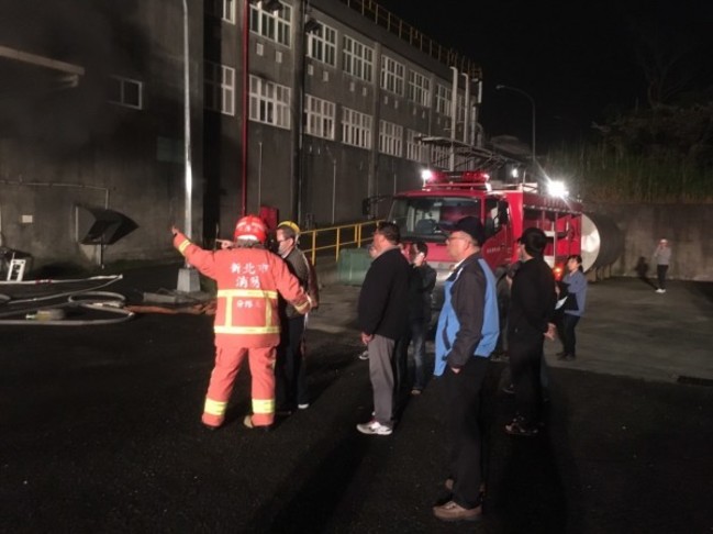 泰山1工廠火警 濃煙直竄近百人撲滅火勢 | 華視新聞