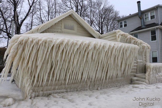 【影】冰雪奇緣真實上演 美暴風雪房屋被冰凍 | 華視新聞