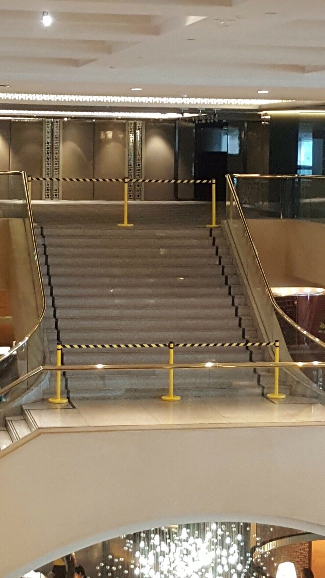北市都發局發文 晶華酒店樓梯改善前禁使用 | 華視新聞
