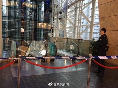 香港旺角朗豪坊"通天扶梯"故障急退 釀18傷! | 朗豪坊內的「通天扶梯」是該商場最長的電扶梯(翻攝央視新聞微博)
