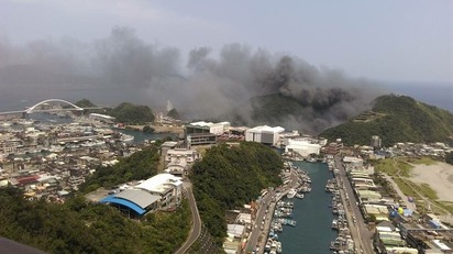 宜蘭南方澳造船廠大火 濃煙竄天際 | 資料畫面。
