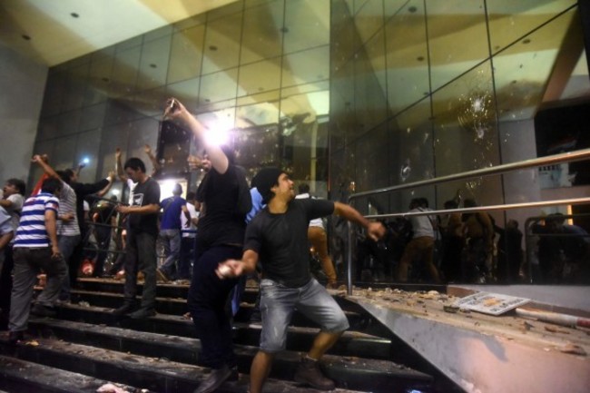 【影】巴拉圭民眾暴動燒的國會 台灣捐6億蓋的! | 華視新聞