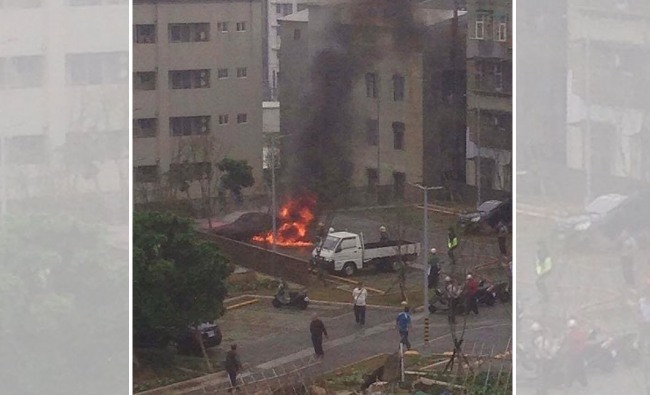 【影】淡大停車場火警 1賓士車燒毀無人傷 | 華視新聞