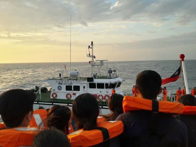 馬公-布袋客輪擱淺布袋外海 船上346人全數獲救 | 華視新聞