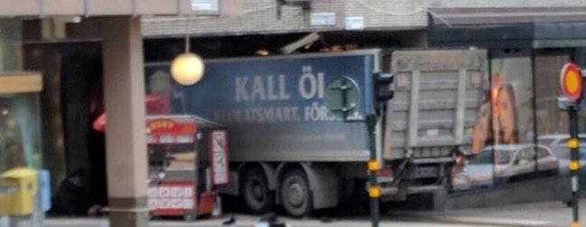 【影】瑞典首都卡車撞人群 至少5死多傷 | 華視新聞