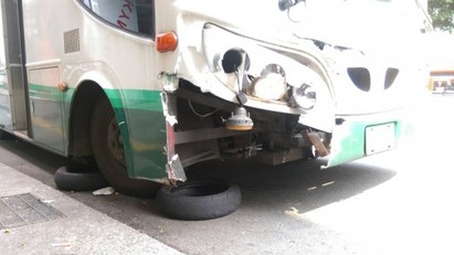 北投公車追撞14傷 送醫皆無生命危險 | (翻攝畫面)