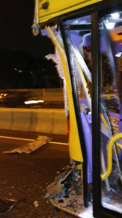 香港元朗3巴士碰撞釀54傷 大批傷者坐路邊待救 | 