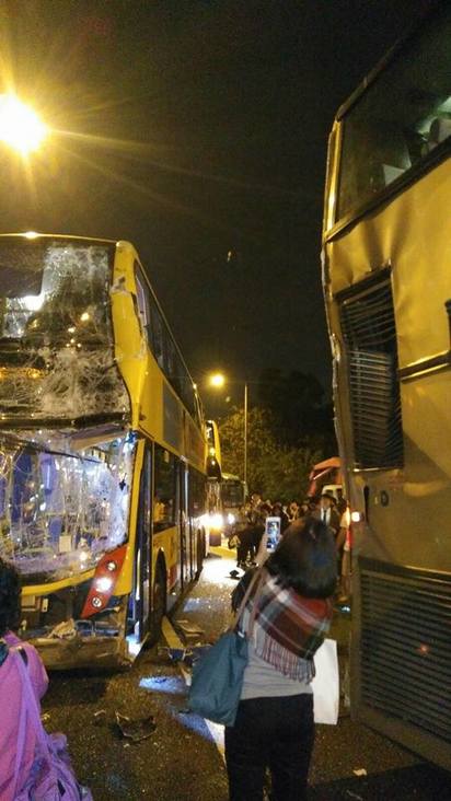 香港元朗3巴士碰撞釀54傷 大批傷者坐路邊待救 | 