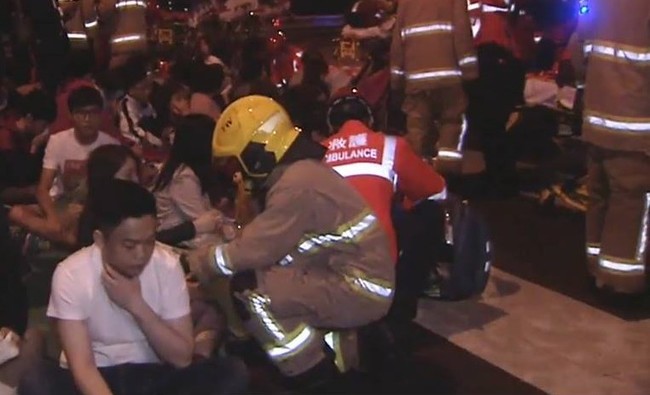 香港元朗3巴士碰撞釀54傷 大批傷者坐路邊待救 | 華視新聞