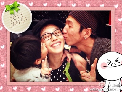 白百何與小王同遊泰國 丈夫陳羽凡這樣說 | 2013年1月1日，一家三口甜蜜畫面。