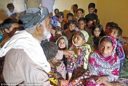 超強老爸! 巴基斯坦70歲司機擁6妻54兒 | 超強老爸有54個孩子。