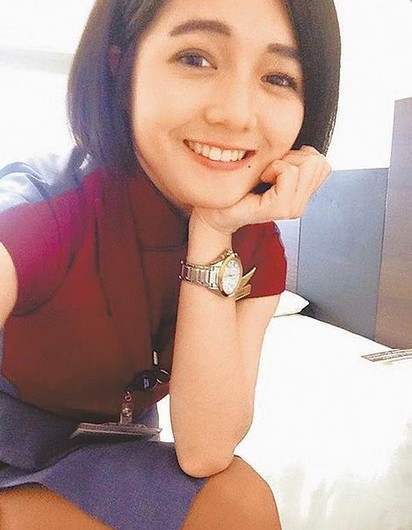 林瑞陽帥兒曝光! 超壯肌肉闖《快樂男聲》 | 林瑞陽的女兒林靜外型亮眼，現在是華航空姐。翻攝自臉書。