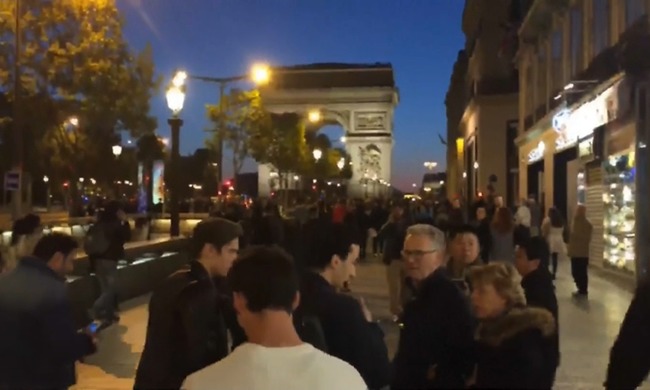巴黎香榭麗舍大道遭IS槍擊恐攻 警1身亡2重傷 | 華視新聞
