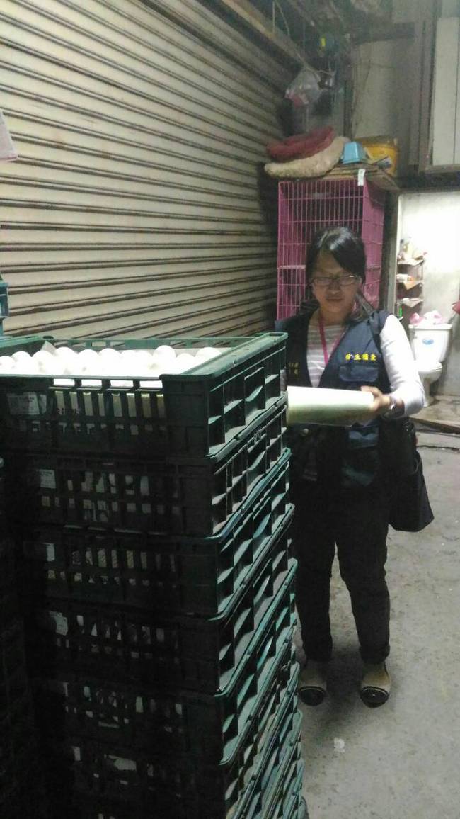 戴奧辛雞蛋流入新北蛋行 遭封存756公斤 | 華視新聞