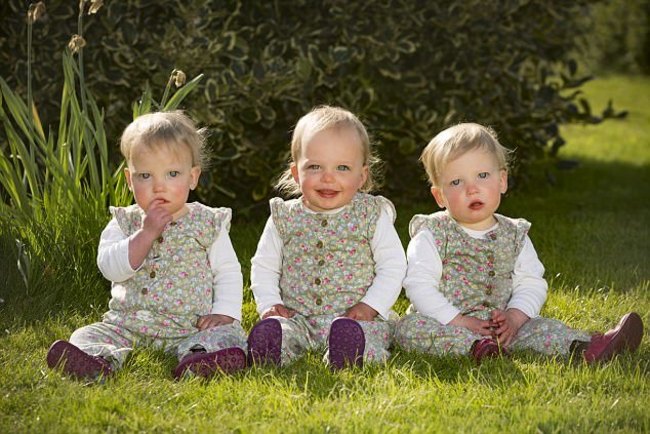 全球首例! 懷雙胞胎又受孕 高齡產婦喜得3女 | 華視新聞