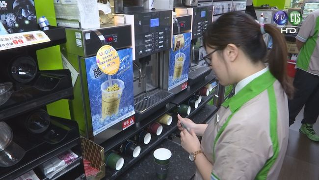 超商咖啡塑膠袋 明年起要收費 | 華視新聞