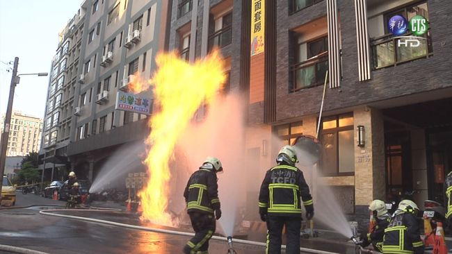 【晚間搶先報】瓦斯管線遭挖斷 火竄3樓3人傷 | 華視新聞