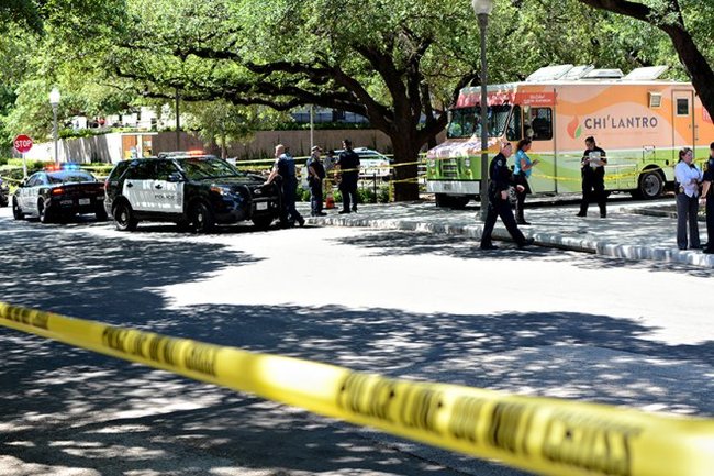美國男大生持刀衝進校園砍殺4男 1死3傷 | 華視新聞