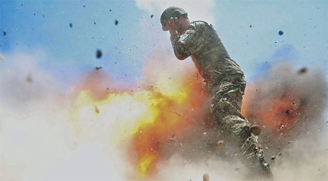 5美女士兵生前膛炸 爆炸一瞬間曝光【圖】 | 華視新聞