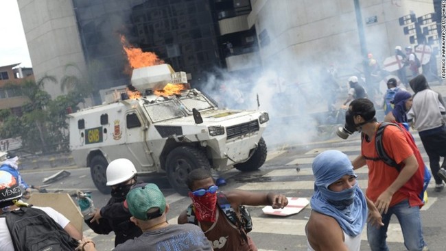 委內瑞拉暴動 商家無辜被砸"半瓶洗潔精"也搶 | 華視新聞
