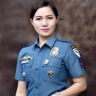 菲國最美女警 Jane Lee強悍有愛粉絲激增