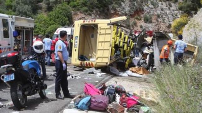 母親節悲劇! 土耳其巴士翻覆23死11傷 | 華視新聞